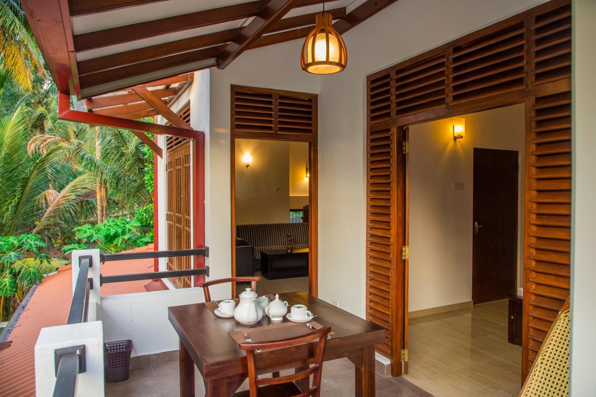 C Son Villa Bentota Bagian luar foto